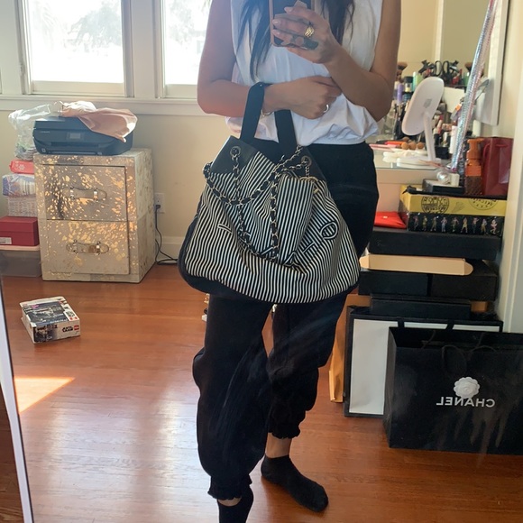 COPY - 💯 Authentic!!! Black and White Chanel bag. - Picture 10 of 11